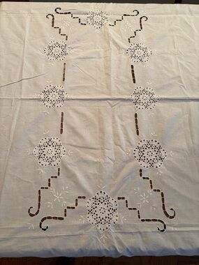 NWT- White Cutwork Cotton Tablecloth - Elegant Home Dining